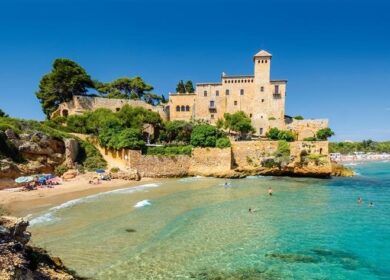 Jóvenes que viven del turismo de la Costa Daurada